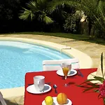Dans St Raphael
