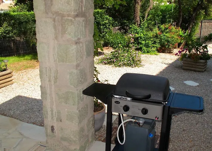 Dans St Raphael アパート