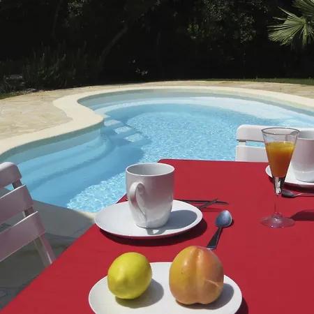 Dans St Raphael Сен-Рафаель