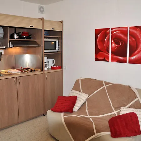 Dans St Raphael Сен-Рафаель