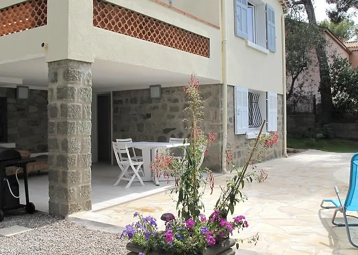 Dans St Raphael Saint-Raphael (Var)