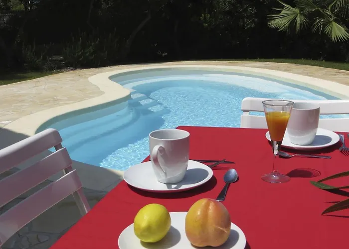 Dans St Raphael Saint-Raphael (Var)