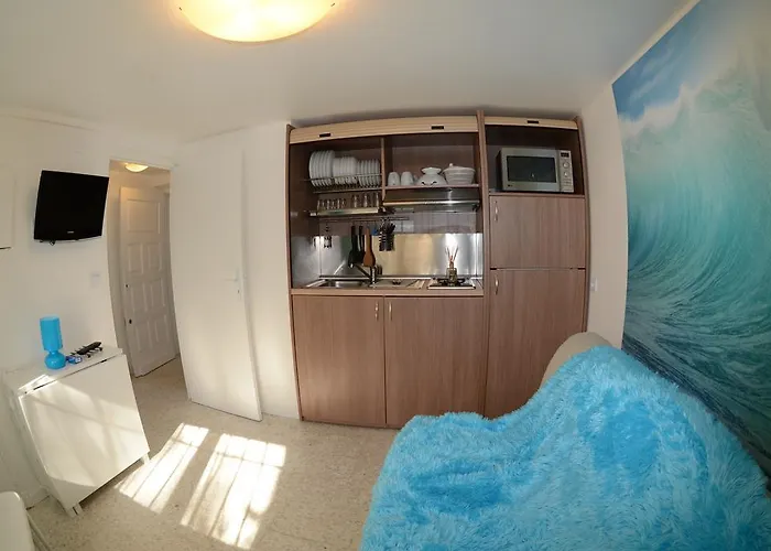 Dans St Raphael * Saint-Raphael (Var)